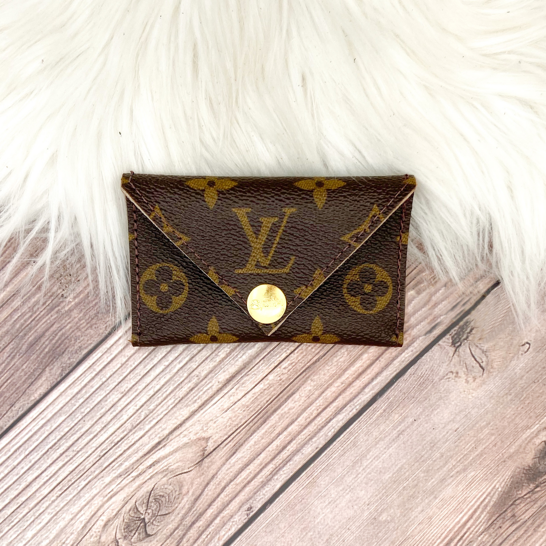 Louis Vuitton Keychain wallet in Monogrammed Damier Azur / Cream